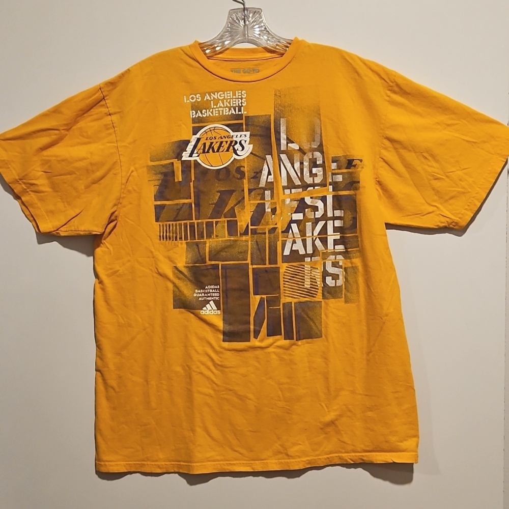Adidas 'The go to tee 'gold short sleeve Los Angeles Lakers graphic tee XL